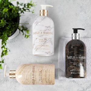 Transform your hand washing routine with this luxurious Pink Blossom and Lotus Flower Hand Wash! 🌸🌿 Pack of 3, perfect for staying clean and fresh all day. 🧼✨ #veganfriendly #handcare