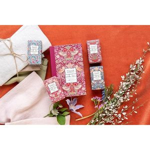 1cc911e5ed1b40eca383e315022d91bdtplv-tulkllf4y5-origin-jpeg.jpeg 🌿 Luxe Patchouli & Red Berry Guest Soaps! 🍓 Packed with Vitamins for silky smooth skin! 🌱 Cruelty Free & Vegan Friendly! 🐰 Get 4 x 50g