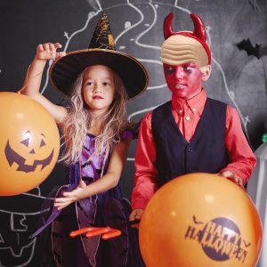 Get ready to rock the bald look with this complete costume set! Perfect for Halloween, cosplay, or just for fun. Stand out with the famous rapper-inspired style. #BaldIsBeautiful #CostumeGoals #HalloweenReady