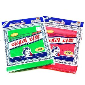 Get glowing skin with these colorful Asian exfoliating washcloths! Say goodbye to dull skin and hello to a radiant glow. Pack includes 8 cloths in vibrant red and green colors. #skincare #exfoliate #glow
