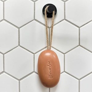 Get that luxurious spa experience at home with this eco-friendly vegan Oud scented shower soap on a rope! Say goodbye to plastic waste and hello to soft, moisturized skin. #showergoals #veganbeauty #ecofriendly