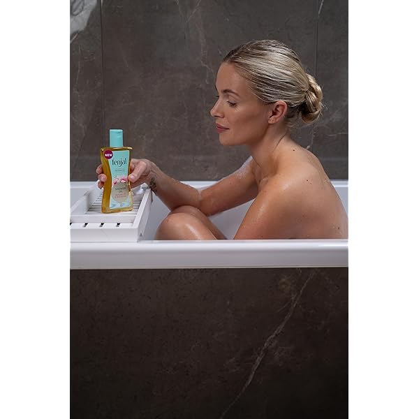 Get glowing skin with this luxurious shower oil that transforms into a lightly foaming milk! Infused with bergamot & vanilla for a smooth, hydrating experience. 225 ml of pure bliss! 🚿✨ #skincare #