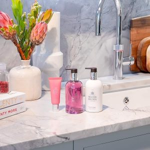 🔥 Get your hands on the trendiest new hand wash - Fiery Pink Pepper scent! 🌸 With 300 ml of luxurious liquid soap, your hands will feel clean and refreshed all day long. #TikTokFinds #