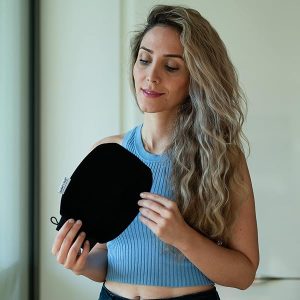 7cb84bf40a57471f85e337f47d2344ebtplv-tulkllf4y5-origin-jpeg.jpeg Get silky smooth skin with this exfoliating glove! Say goodbye to dead skin cells and ingrown hairs. Perfect for prepping for a tan or just getting rid of rough patches. Try it out in black! #skincare #exfoliate