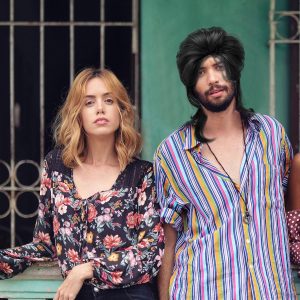 Get groovy with this black mullet wig! Perfect for 70s/80s vibes, rockin' out, or Halloween fun 🎃 Rock your next costume party with this long, curly wig! #halloweencost