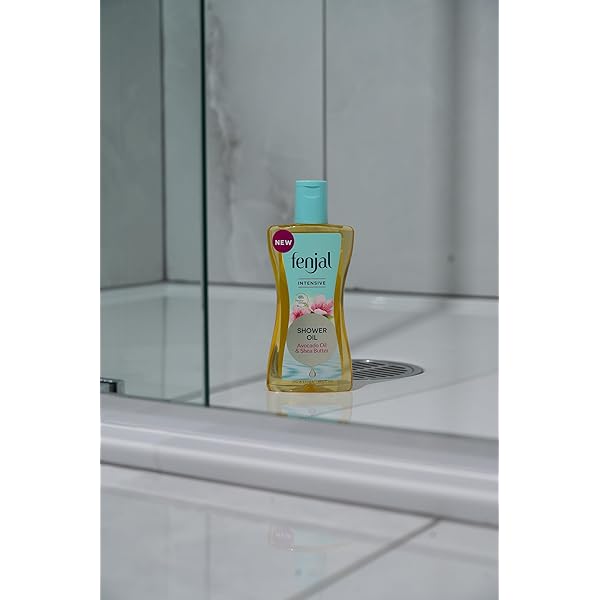 Get glowing skin with this luxurious shower oil that transforms into a lightly foaming milk! Infused with bergamot & vanilla for a smooth, hydrating experience. 225 ml of pure bliss! 🚿✨ #skincare #