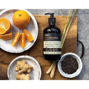 🌿✨ Keep your hands feeling fresh and clean with this invigorating Lemongrass & Ginger Hand Wash! 🍋🧼 500 ml pack of 3 - perfect for all you vegan babes out there! #