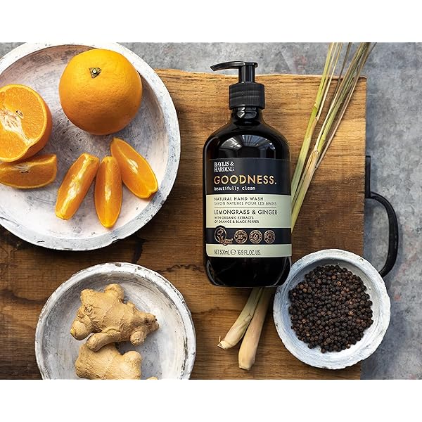 🌿✨ Keep your hands feeling fresh and clean with this invigorating Lemongrass & Ginger Hand Wash! 🍋🧼 500 ml pack of 3 - perfect for all you vegan babes out there! #