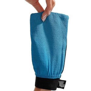Get your skin glowing and ready for that flawless tan with this dual-sided exfoliating mitt! Say goodbye to tanning errors and hello to smooth, streak-free skin. Plus, it's durable and reusable for long-lasting use. One mitt, endless