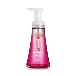 🌺✨Get your hands on this luxurious foaming hand wash in Hibiscus Berry! Perfect for a spa-like experience at home 🛁 #foamhandwash #hibiscusberry