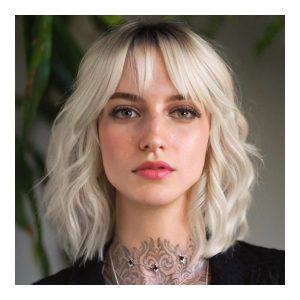 🌟Get the perfect TikTok-ready look with this trendy short ombre blonde wig! 💁‍♀️ Rock a dark blonde bob with fringe, neck-length waves, and natural-looking dark roots. Perfect for fancy dress or