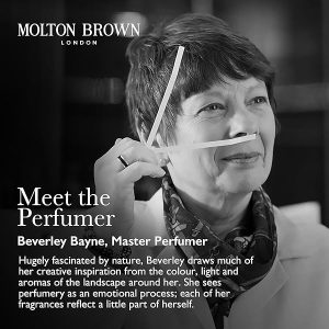 🍊🚿 Elevate your shower routine with this zesty Orange & Bergamot Bath Gel! Perfect for a refreshing cleanse and fruity fragrance boost! #showeressential #zestyfresh