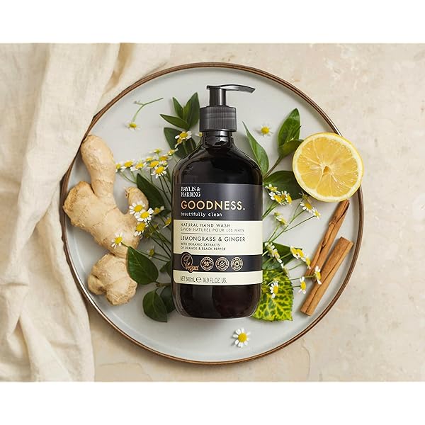 🌿✨ Keep your hands feeling fresh and clean with this invigorating Lemongrass & Ginger Hand Wash! 🍋🧼 500 ml pack of 3 - perfect for all you vegan babes out there! #