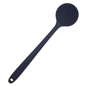 e468fdd5c5fa4da9b5a5227cc6969ae7tplv-tulkllf4y5-origin-jpeg.jpeg Long handle silicone back scrubber for the ultimate shower experience! Say goodbye to rough scrubbing and hello to smooth, soft skin. Available in sleek black. #shower #skincare #bathandbody #softskin #selfcare