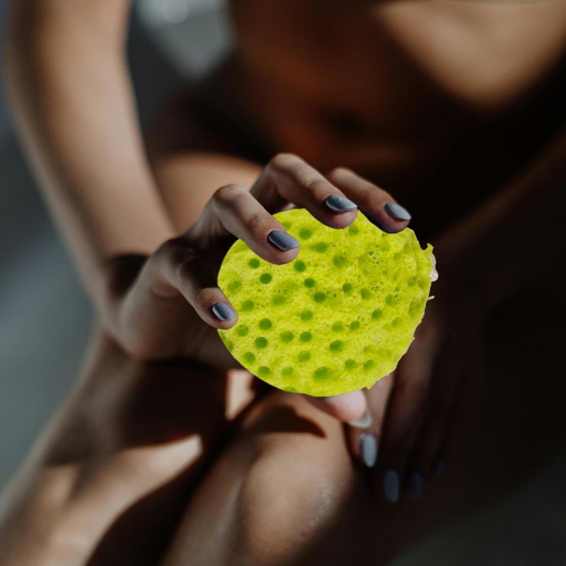 "🚿 Get that spa feeling at home with these 3 soft honeycomb bath sponges! Perfect for adults and kids, in 3 fun colors to make bath time a breeze! #bathsponges #bodycare"