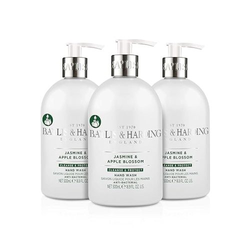 🌸✨ Keep your hands fresh and clean with this plant-powered antibacterial hand wash! Perfect for all you eco-conscious beauties out there 💚 #veganfriendly #cleanhands