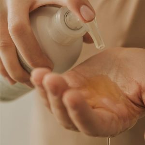 f9643855a02c4be492c215340f70dc72tplv-tulkllf4y5-origin-jpeg.jpeg Get that glow with this luxurious 500ml oil soap! ✨ Perfect for achieving soft, radiant skin. #skincare #glowingskin #luxurybeauty