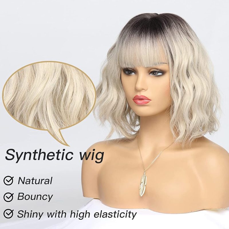 🌟Get the perfect TikTok-ready look with this trendy short ombre blonde wig! 💁‍♀️ Rock a dark blonde bob with fringe, neck-length waves, and natural-looking dark roots. Perfect for fancy dress or